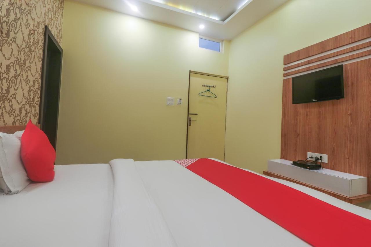 Oyo 60651 Hotel Arya فاراناسي المظهر الخارجي الصورة