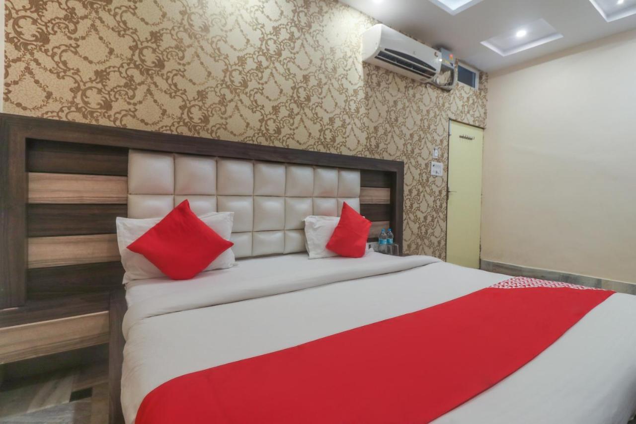 Oyo 60651 Hotel Arya فاراناسي المظهر الخارجي الصورة