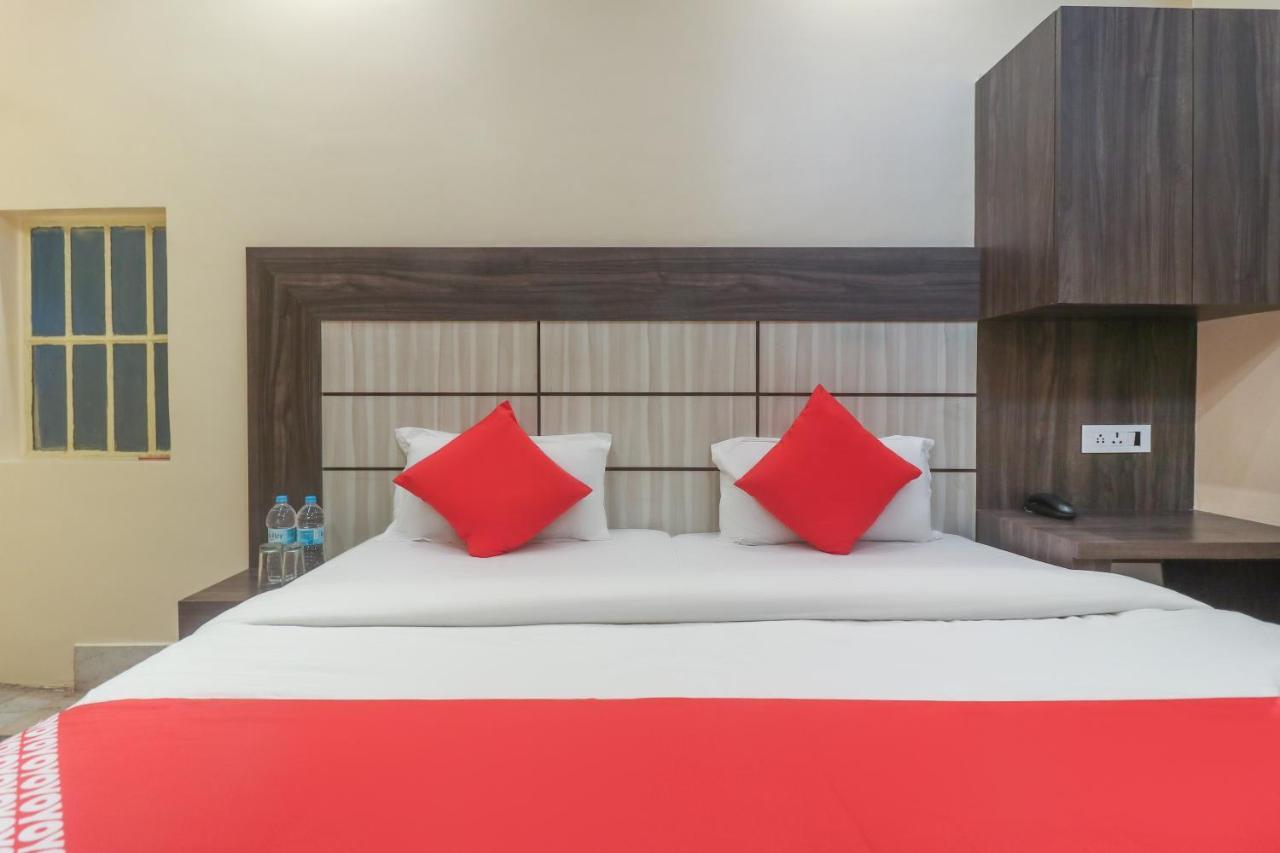 Oyo 60651 Hotel Arya فاراناسي المظهر الخارجي الصورة