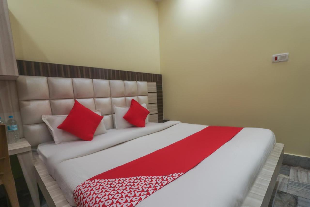 Oyo 60651 Hotel Arya فاراناسي المظهر الخارجي الصورة