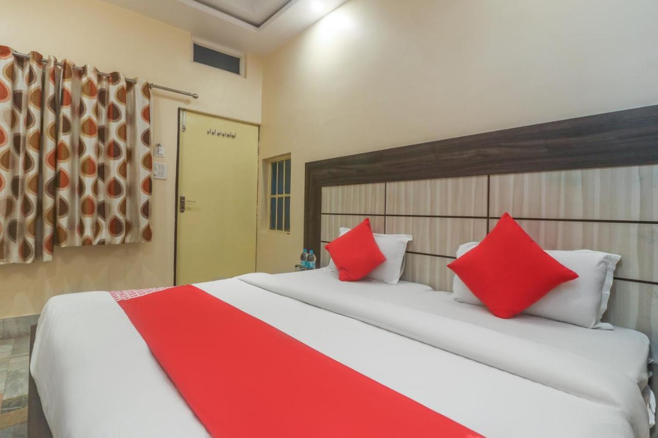 Oyo 60651 Hotel Arya فاراناسي المظهر الخارجي الصورة