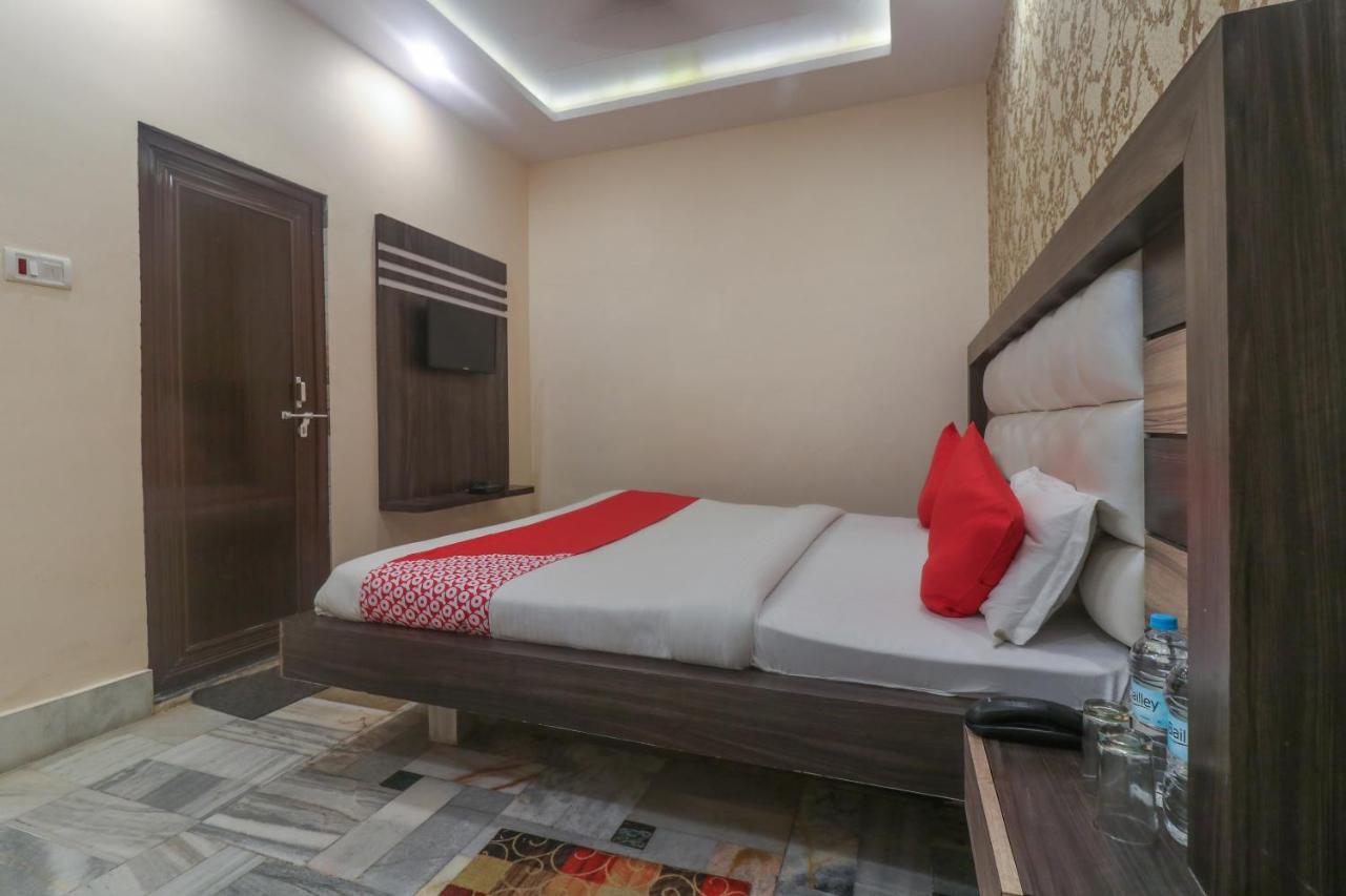 Oyo 60651 Hotel Arya فاراناسي المظهر الخارجي الصورة